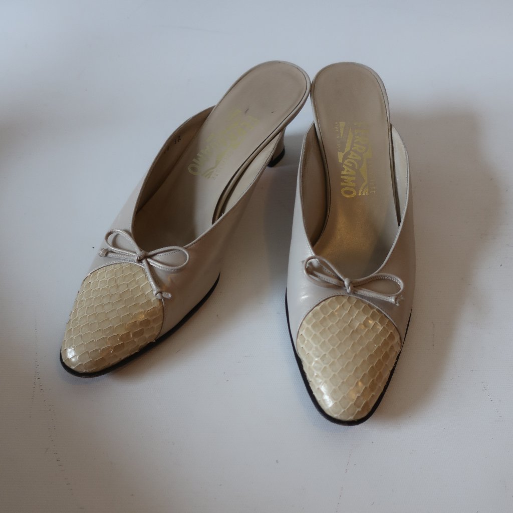 Salvatore Ferragamo Bow Leather Heeled Mule 10 3a